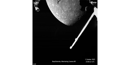 英国航天器首次近距离拍摄水星照片，显示其表面布满陨石坑